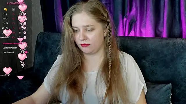 Snapshot of Megan_Violer chatting on 12/02/24, 06:32 Megan Violer online show from 12/02/24, 06:32