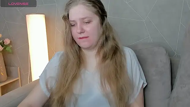 Snapshot of Megan_Violer chatting on 12/12/24, 03:16 Megan Violer online show from 12/12/24, 03:16