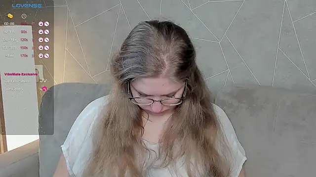Snapshot of Megan_Violer chatting on 12/23/24, 06:48 Megan Violer online show from 12/23/24, 06:48