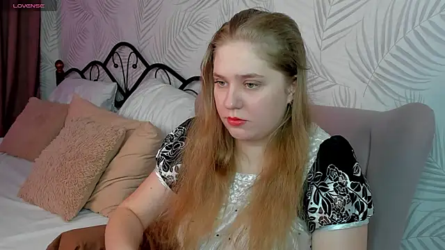 Snapshot of Megan_Violer chatting on 02/22/25, 03:25 Megan Violer online show from 02/22/25, 03:25