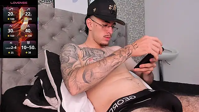 Snapshot of CodyWalkerR chatting on 11/29/25, 05:27 CodyWalkerR online show from 11/29/25, 05:27