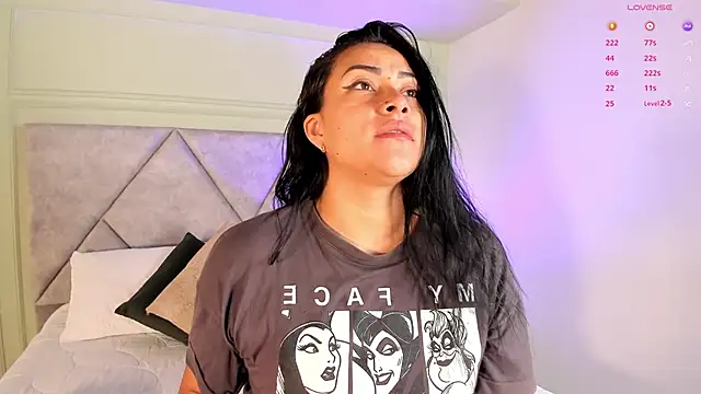 Snapshot of Miss_Ambeer chatting on 11/23/25, 11:43 Miss Ambeer online show from 11/23/25, 11:43