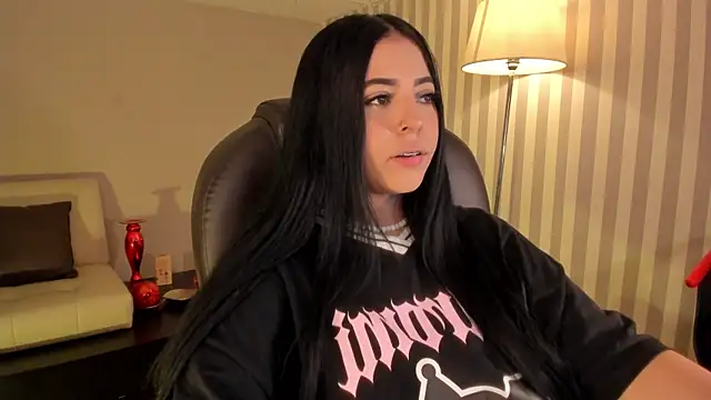 Snapshot of Maaiitee chatting on 10/30/25, 05:02 Maaiitee online show from 10/30/25, 05:02