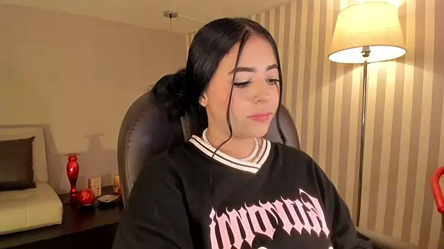 Snapshot of Maaiitee chatting on 11/05/25, 01:00 Maaiitee online show from 11/05/25, 01:00