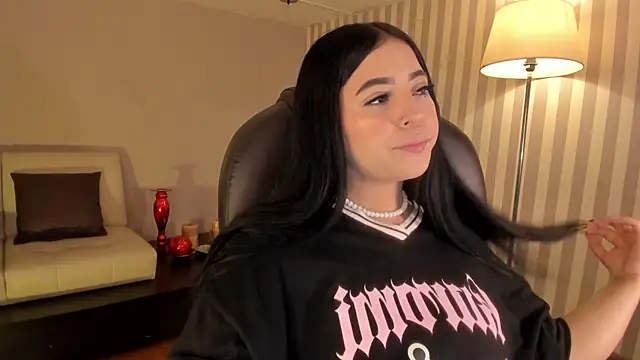 Snapshot of Maaiitee chatting on 11/22/25, 06:29 Maaiitee online show from 11/22/25, 06:29