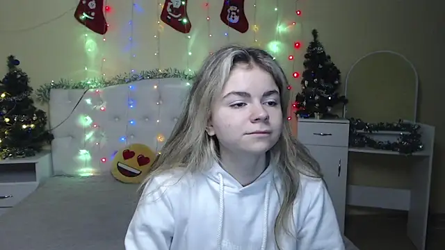 TinaRedly online show from 12/13/24, 06:31