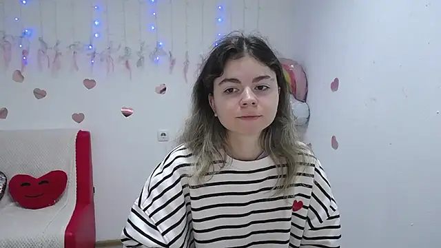 Snapshot of TinaRedly chatting on 09/21/25, 05:53 TinaRedly online show from 09/21/25, 05:53