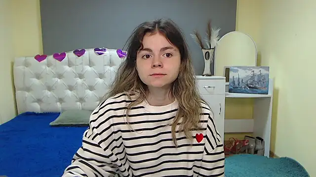 Snapshot of TinaRedly chatting on 09/24/25, 05:27 TinaRedly online show from 09/24/25, 05:27