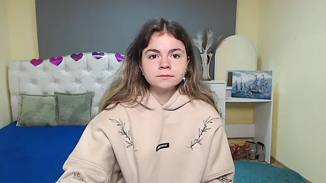 Snapshot of TinaRedly chatting on 09/29/25, 05:45 TinaRedly online show from 09/29/25, 05:45