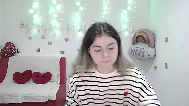 Snapshot of TinaRedly chatting on 10/06/25, 05:54 TinaRedly online show from 10/06/25, 05:54