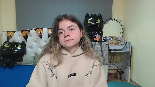 Snapshot of TinaRedly chatting on 10/16/25, 06:25 TinaRedly online show from 10/16/25, 06:25