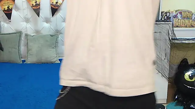 Snapshot of TinaRedly chatting on 10/21/25, 06:08 TinaRedly online show from 10/21/25, 06:08