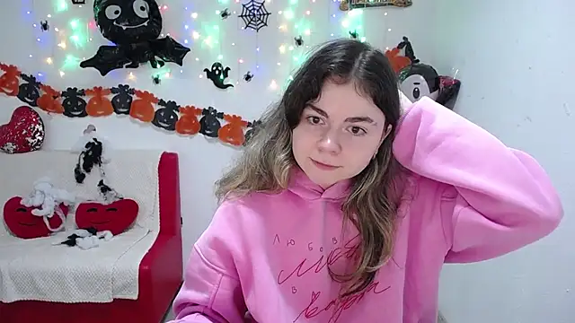 Snapshot of TinaRedly chatting on 10/27/25, 06:12 TinaRedly online show from 10/27/25, 06:12