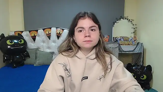 Snapshot of TinaRedly chatting on 11/02/25, 06:43 TinaRedly online show from 11/02/25, 06:43