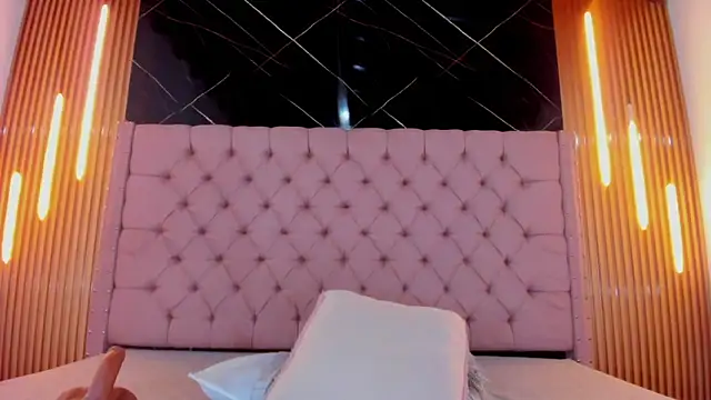 AinaPink online show from 05/31/26, 06:09