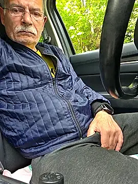 Snapshot of bottomhairy chatting on 09/11/25, 12:05 bottomhairy online show from 09/11/25, 12:05