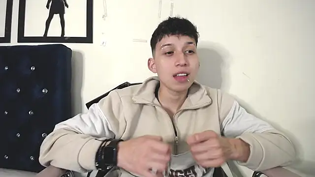  Thomas hot  online show from 09/18/25, 03:30