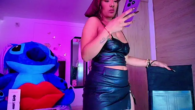 Snapshot of megan_collins96 chatting on 10/03/25, 04:04 megan collins96 online show from 10/03/25, 04:04