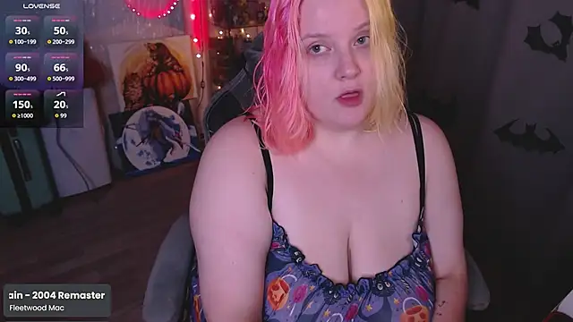 Snapshot of lissamuff chatting on 10/24/25, 03:19 lissamuff online show from 10/24/25, 03:19