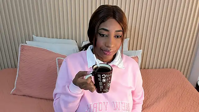 Snapshot of charlottebrowns_ chatting on 11/10/25, 12:15 charlottebrowns online show from 11/10/25, 12:15