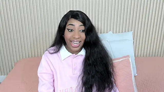 Snapshot of charlottebrowns_ chatting on 11/22/25, 12:15 charlottebrowns online show from 11/22/25, 12:15