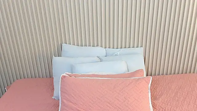 Snapshot of charlottebrowns_ chatting on 12/01/25, 12:21 charlottebrowns online show from 12/01/25, 12:21