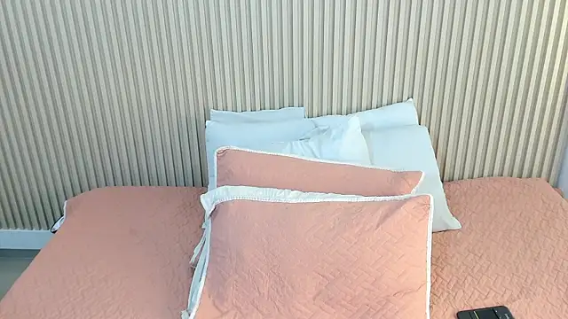 Snapshot of charlottebrowns_ chatting on 12/02/25, 12:21 charlottebrowns online show from 12/02/25, 12:21