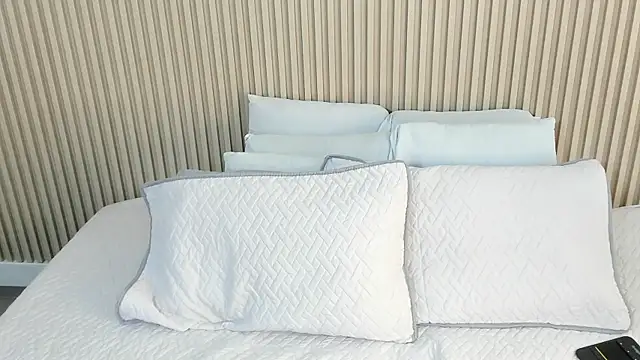 Snapshot of charlottebrowns_ chatting on 12/16/25, 01:05 charlottebrowns online show from 12/16/25, 01:05