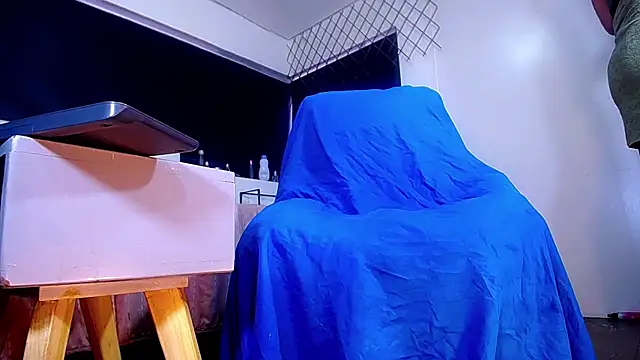 Snapshot of bellatrixx_69 chatting on 10/31/25, 11:44 bellatrixx 69 online show from 10/31/25, 11:44