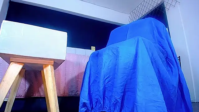 Snapshot of bellatrixx_69 chatting on 11/15/25, 11:18 bellatrixx 69 online show from 11/15/25, 11:18