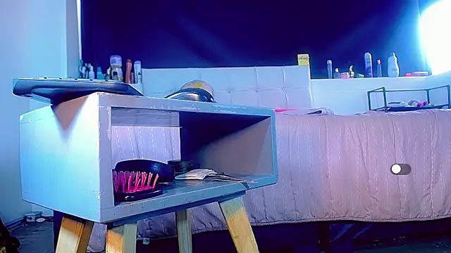 Snapshot of bellatrixx_69 chatting on 11/19/25, 11:32 bellatrixx 69 online show from 11/19/25, 11:32