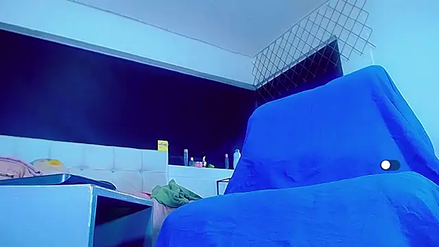 Snapshot of bellatrixx_69 chatting on 11/20/25, 11:32 bellatrixx 69 online show from 11/20/25, 11:32