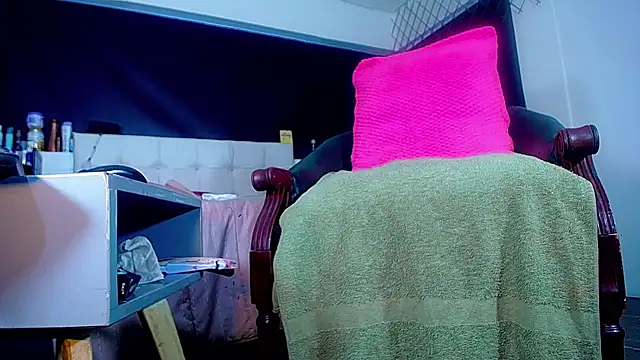 Snapshot of bellatrixx_69 chatting on 11/29/25, 11:13 bellatrixx 69 online show from 11/29/25, 11:13