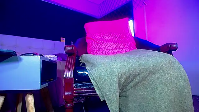 Snapshot of bellatrixx_69 chatting on 12/04/25, 11:19 bellatrixx 69 online show from 12/04/25, 11:19