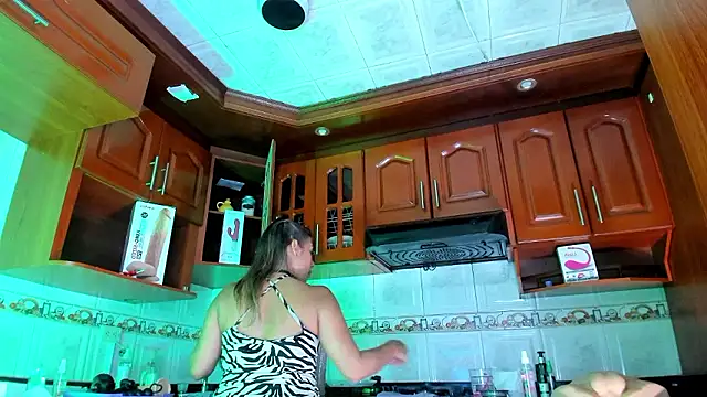 LaureenHills online show from 12/06/24, 02:57