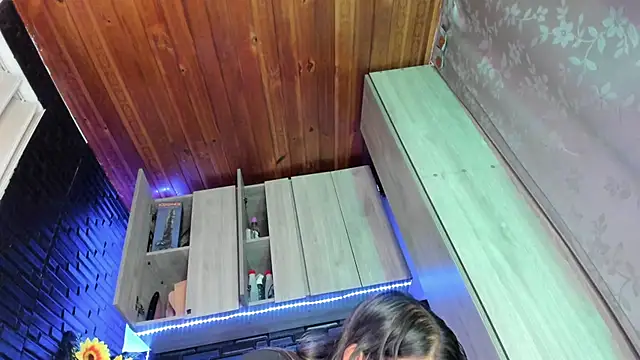 LaureenHills online show from 10/03/25, 03:36