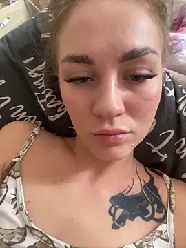 Snapshot of DreamGirl-777 chatting on 10/04/25, 12:03 DreamGirl-777 online show from 10/04/25, 12:03