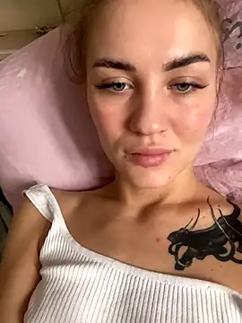 Snapshot of DreamGirl-777 chatting on 11/03/25, 09:10 DreamGirl-777 online show from 11/03/25, 09:10