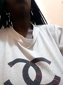 Snapshot of Swirly_blac chatting on 10/18/25, 05:32 Swirly blac online show from 10/18/25, 05:32