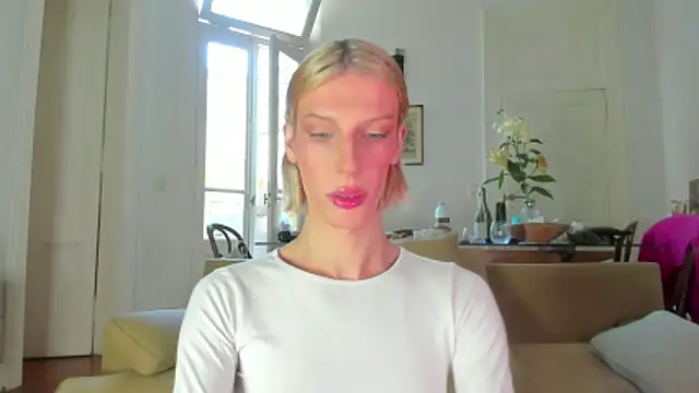 Snapshot of AliceSnowCatt chatting on 12/16/25, 03:06 AliceSnowCatt online show from 12/16/25, 03:06