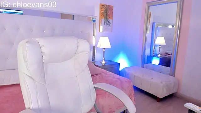 Chloe evans   online show from 11/26/25, 12:06