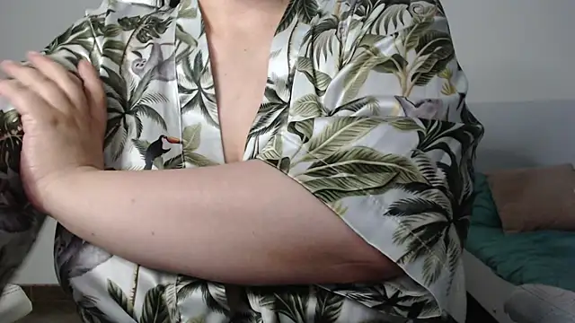 Snapshot of missdaniels chatting on 10/15/25, 12:22 missdaniels online show from 10/15/25, 12:22