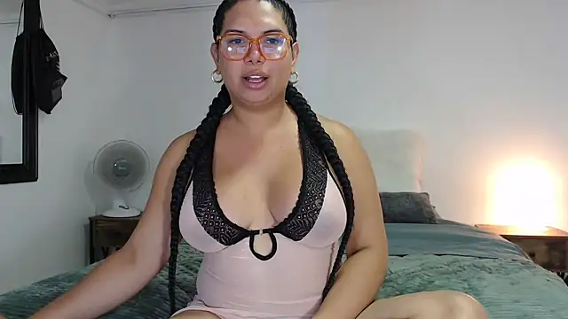 Snapshot of flowerdirtty chatting on 10/12/25, 05:45 flowerdirtty online show from 10/12/25, 05:45