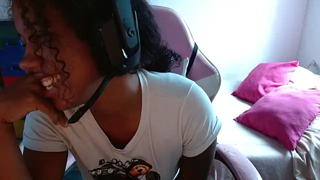 TiffanyRoouse online show from 02/11/25, 09:25