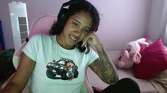 TiffanyRoouse online show from 03/19/25, 10:31