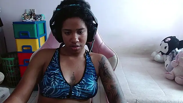 TiffanyRoouse online show from 11/01/25, 05:48