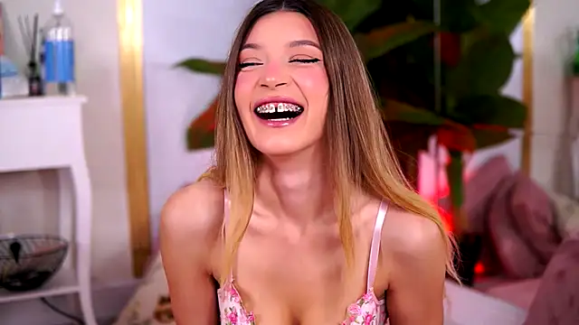 EvaWarenn online show from 10/22/25, 07:19