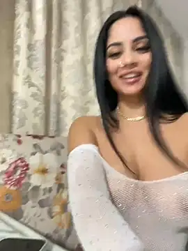 Snapshot of _adelle chatting on 12/20/24, 12:38 adelle online show from 12/20/24, 12:38