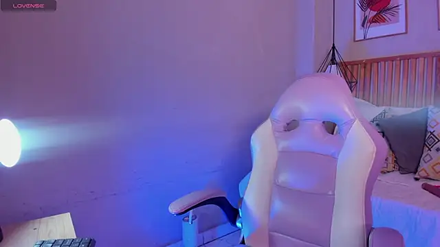 Snapshot of Ginger_Winn chatting on 10/03/25, 09:12 Ginger Winn online show from 10/03/25, 09:12