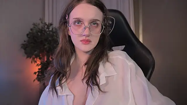 Snapshot of ELLIEJAY chatting on 03/01/25, 08:31 ELLIEJAY online show from 03/01/25, 08:31